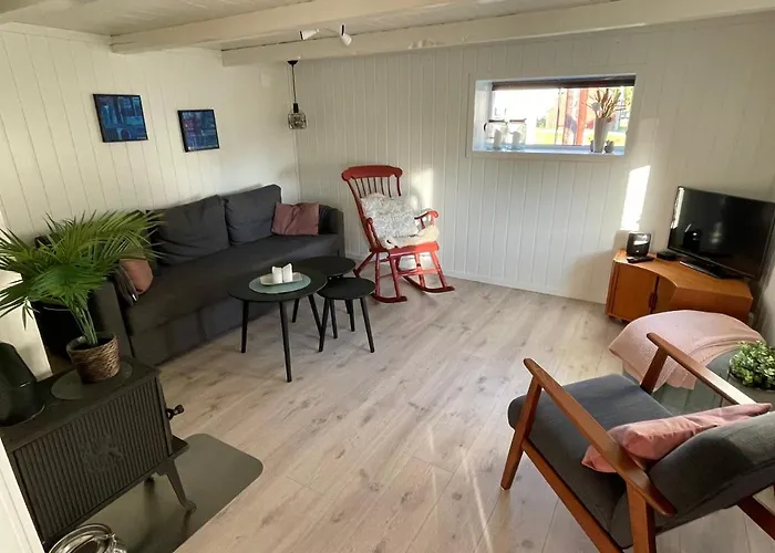 Lofoten_beach_eggum_cabin *